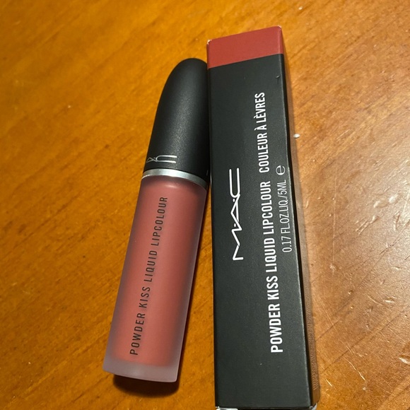 MAC Powder Kiss Liquid Lipcolour Mull it Over - Picture 4 of 16